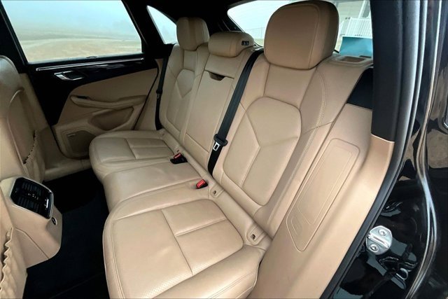 Used 2022 Porsche Macan image 22