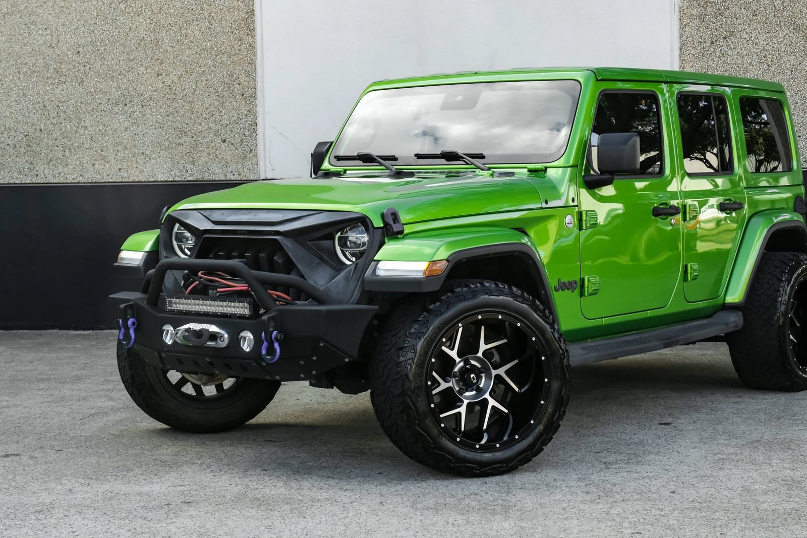 Used 2019 Jeep Wrangler Unlimited Sahara AWD/4WD image 4