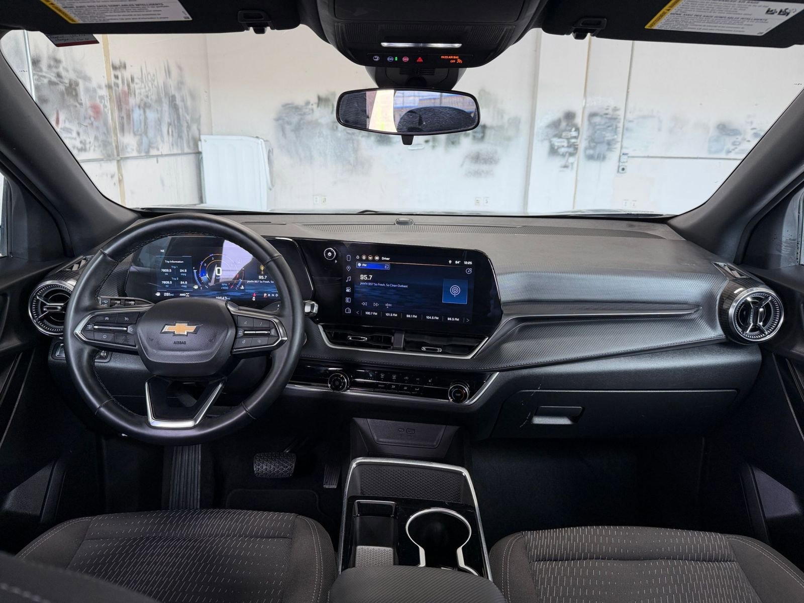 Used 2025 Chevrolet Equinox LT image 32