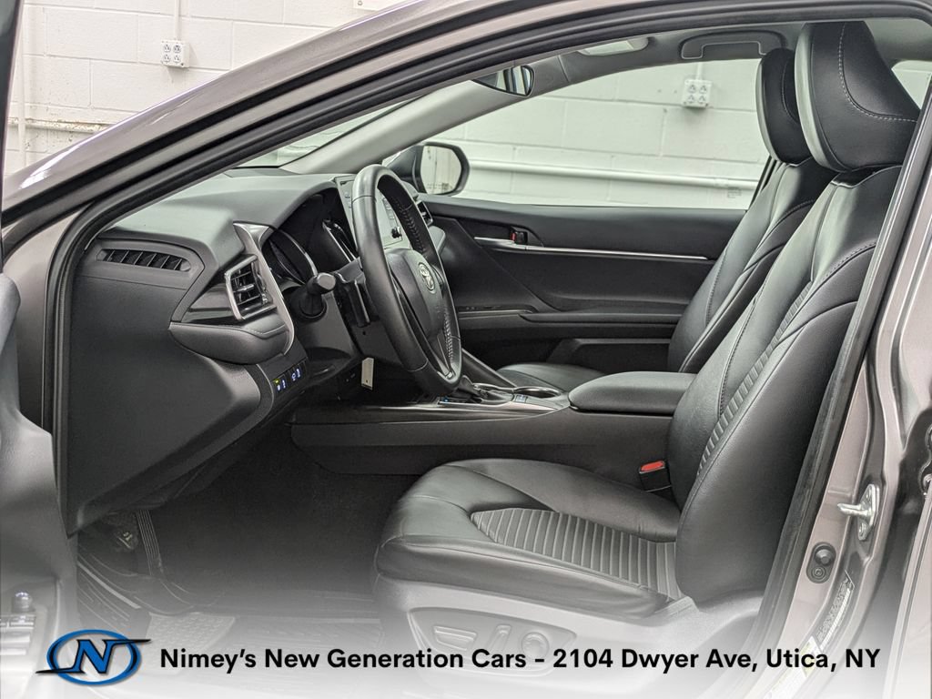 Used 2024 Toyota Camry SE FWD image 3