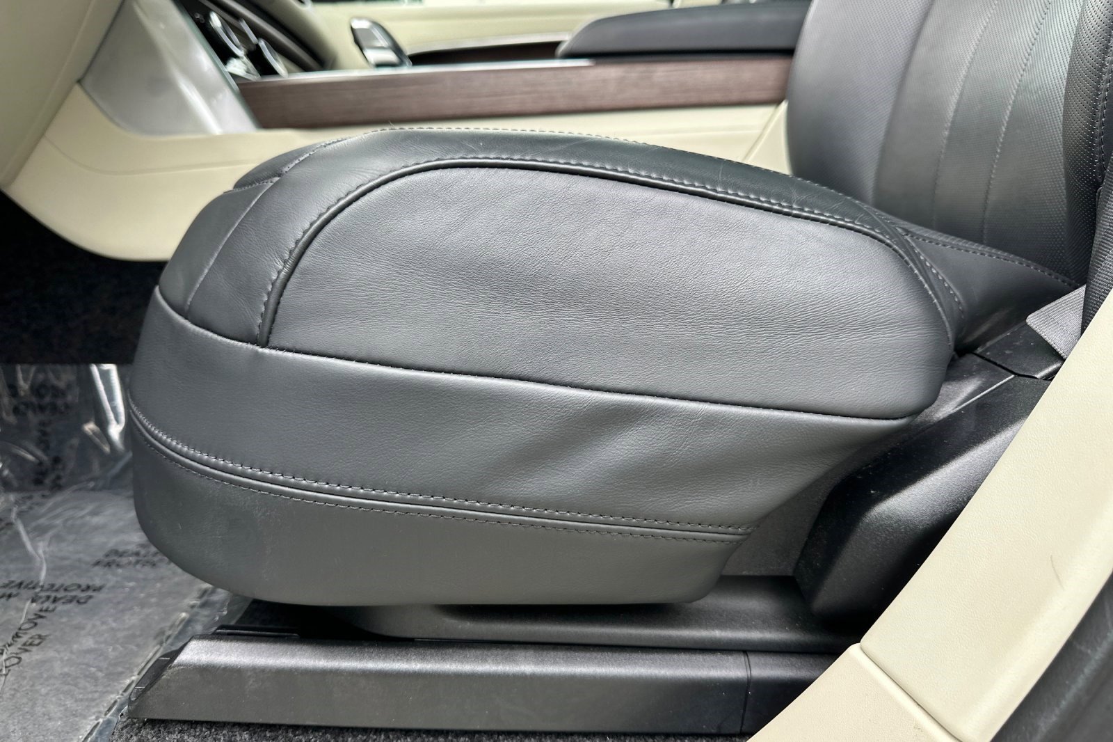 Used 2023 Land Rover Range Rover Long Wheelbase SE image 17