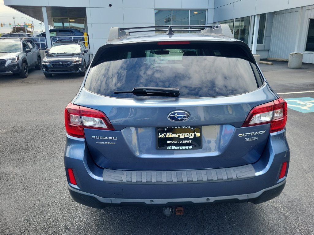 Used 2017 Subaru Outback 3.6R Limited AWD/4WD image 3