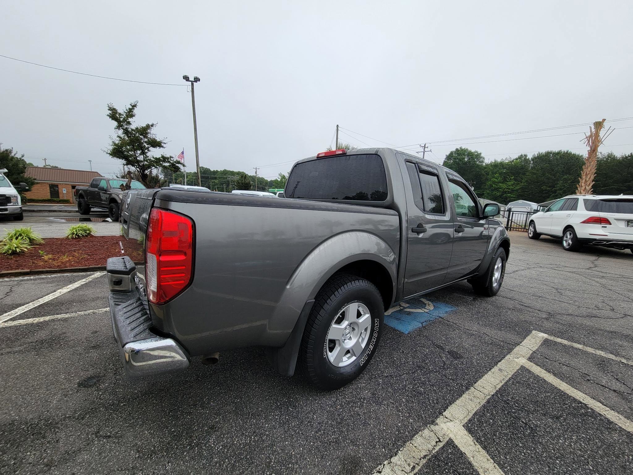 Used 2007 Nissan Frontier SE w/ SE Value Truck Pkg AWD/4WD image 11