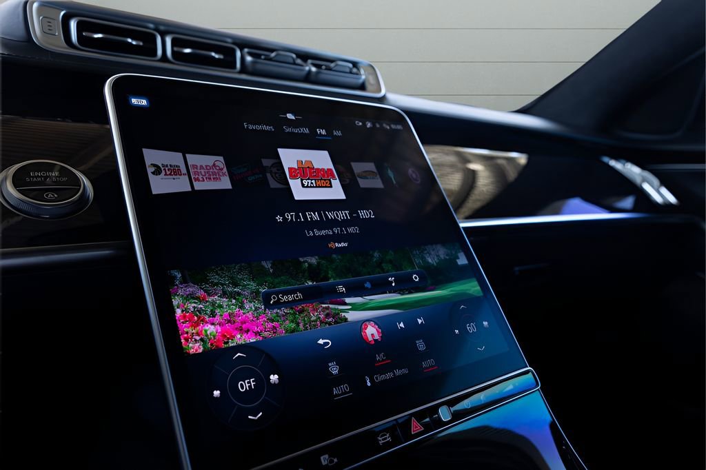 Used 2022 Mercedes-Benz S 580 4MATIC Sedan w/ AMG Line Package image 22