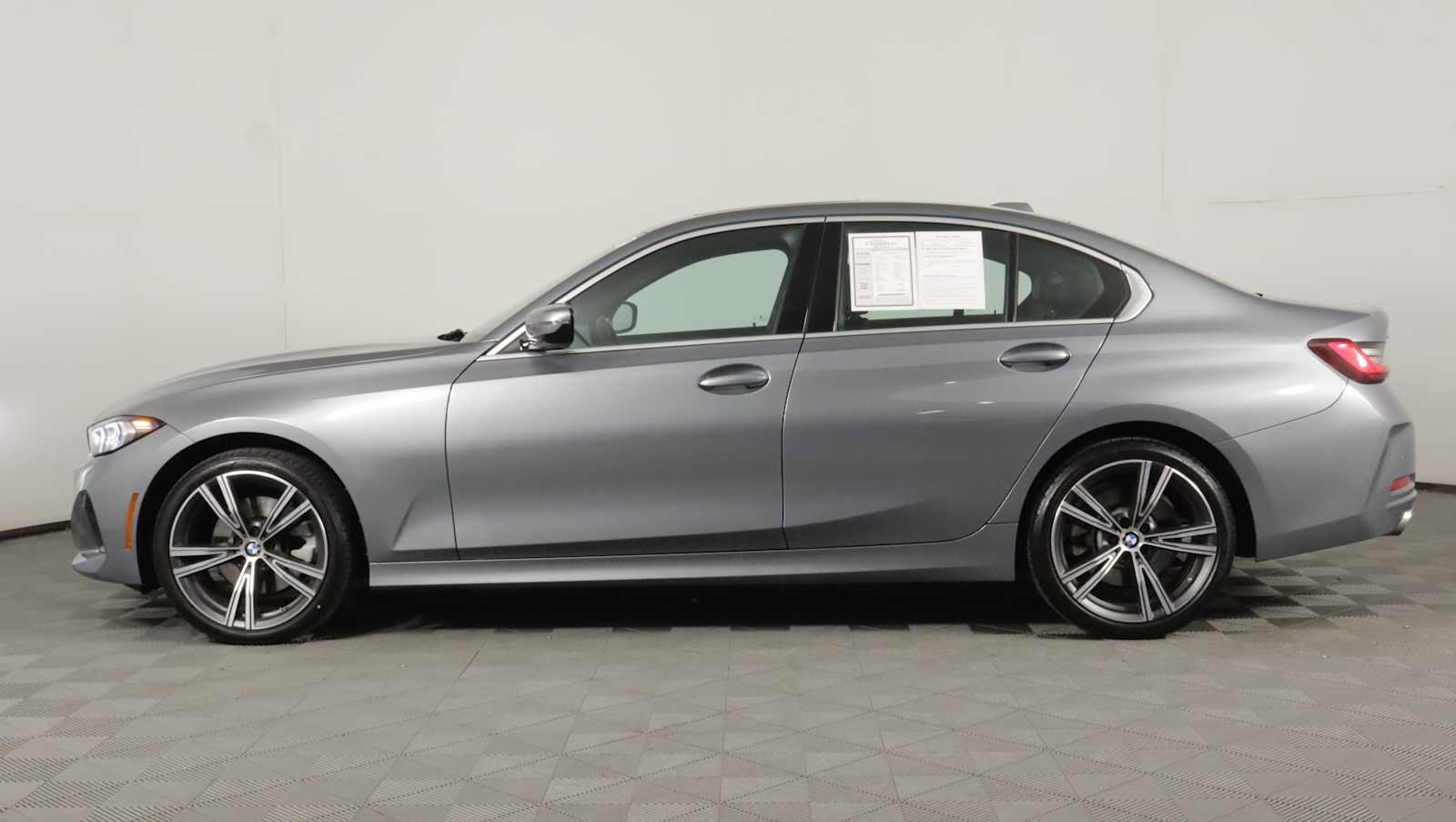 Used 2024 BMW 330i xDrive Sedan w/ Premium Package AWD/4WD image 7