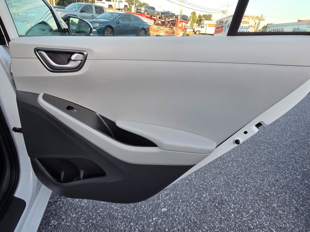 Used 2020 Hyundai Ioniq Blue FWD image 32