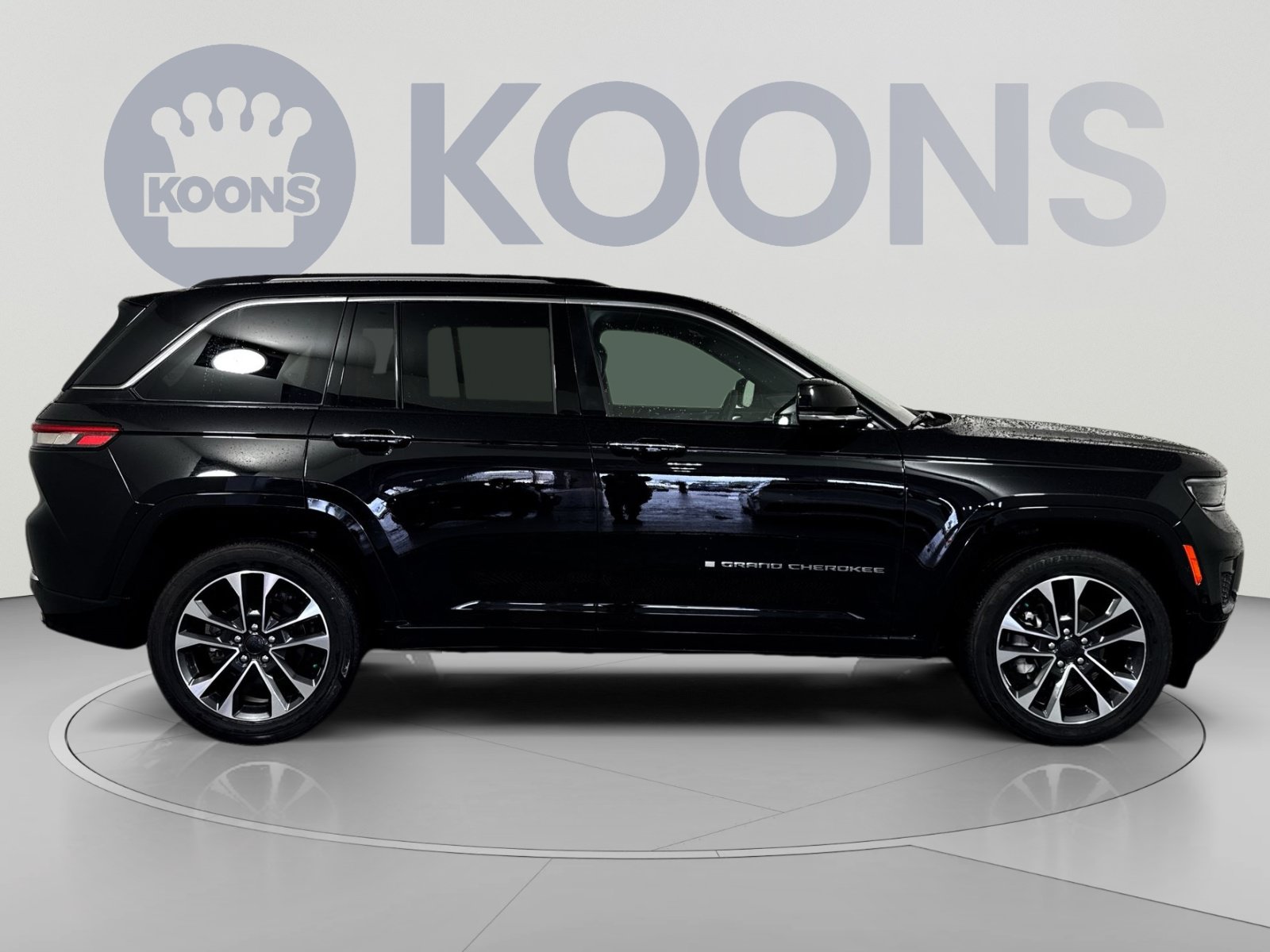 Used 2023 Jeep Grand Cherokee Overland AWD/4WD image 8