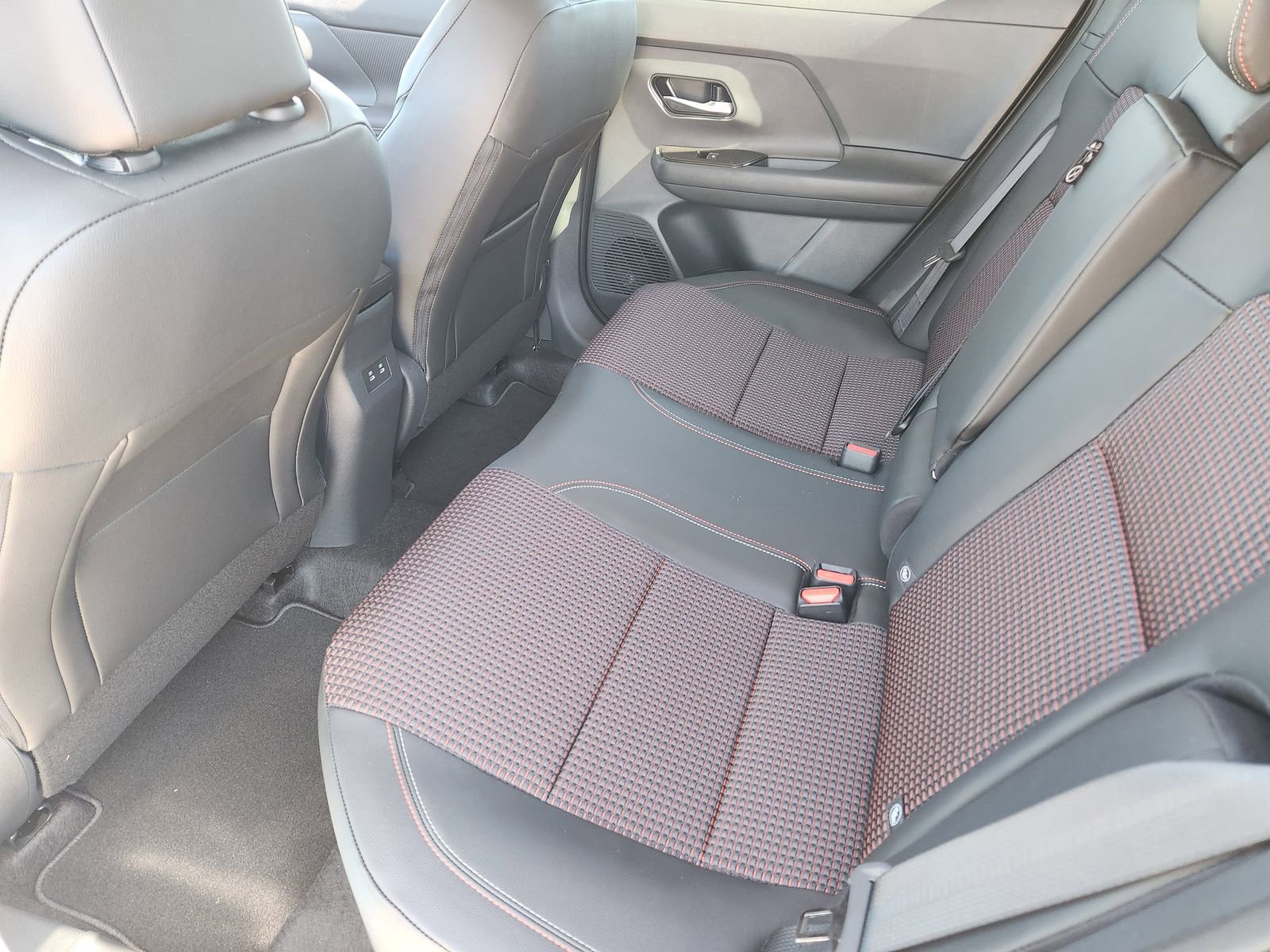 New 2026 Nissan Kicks SR w/ Cold Weather Package image 26