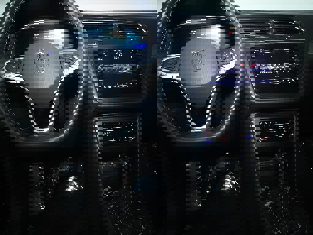 Certified 2022 Volkswagen Tiguan SE w/ Panoramic Sunroof Package image 31