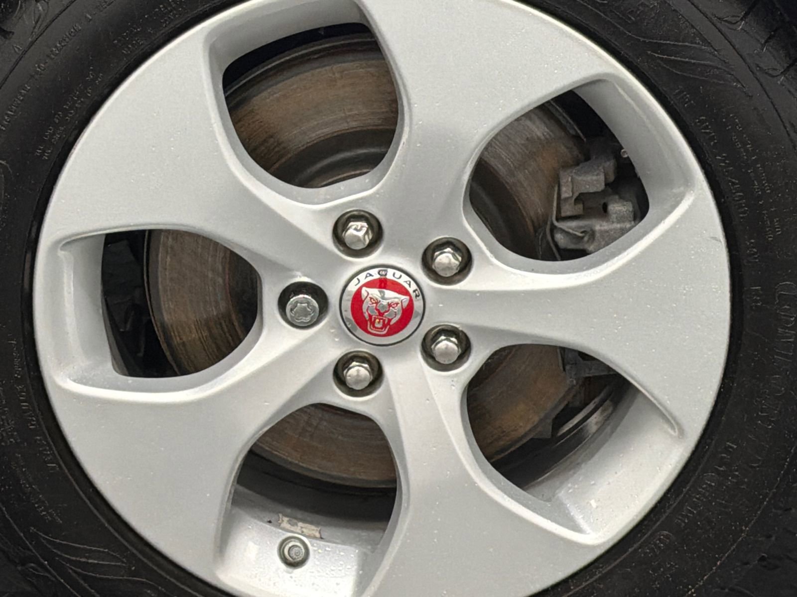 Used 2018 Jaguar XE Premium image 5