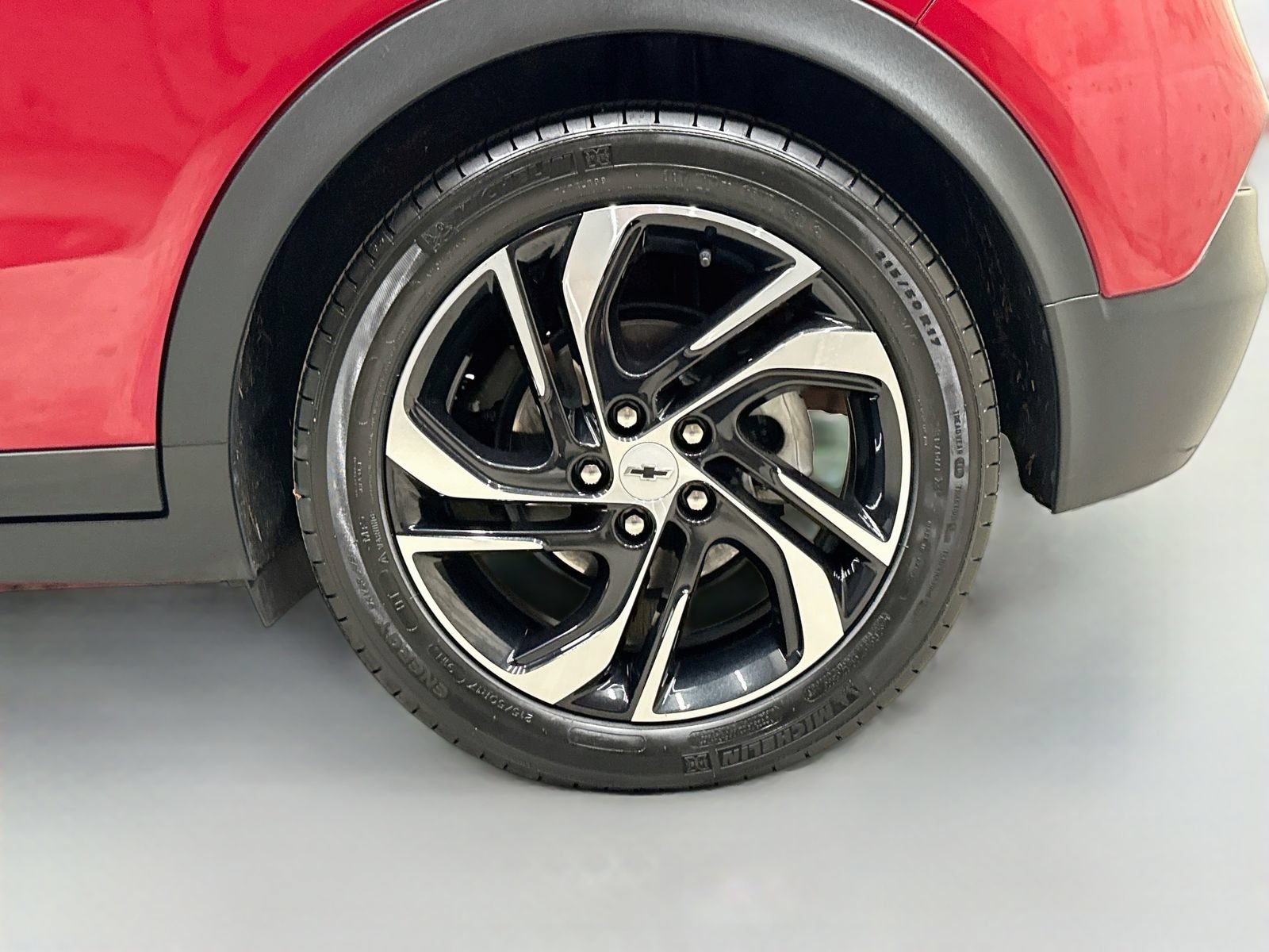 Used 2022 Chevrolet Bolt LT w/ Infotainment Package FWD image 34