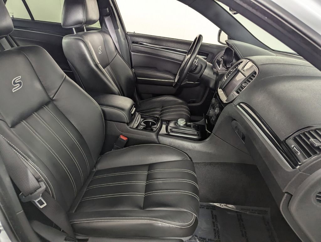 Certified 2022 Chrysler 300 S w/ Safetytec Plus Group image 30