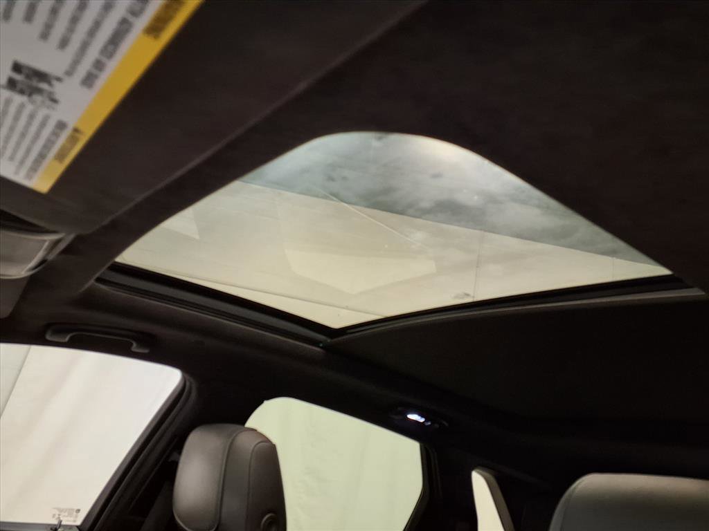 Used 2018 Cadillac XT5 Platinum w/ Driver Assist Package image 12