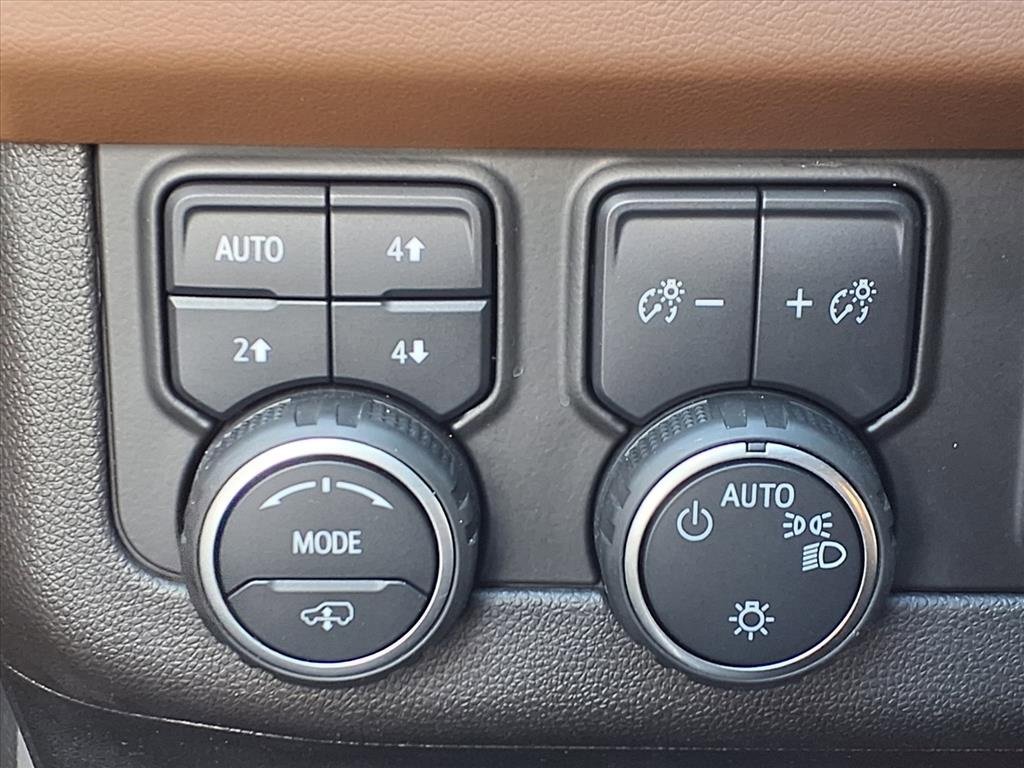 Used 2022 Chevrolet Suburban High Country w/ LPO, Illumination Package image 10