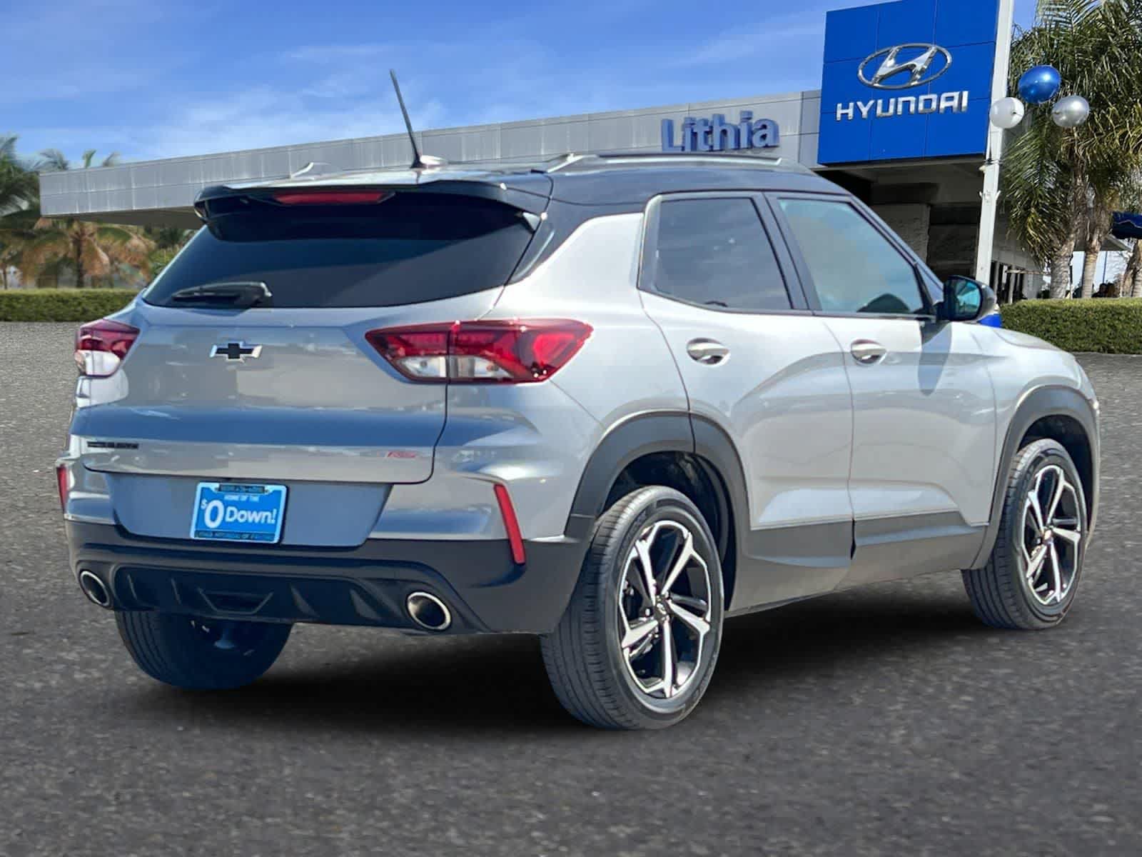 Used 2023 Chevrolet TrailBlazer RS w/ Convenience Package FWD image 3