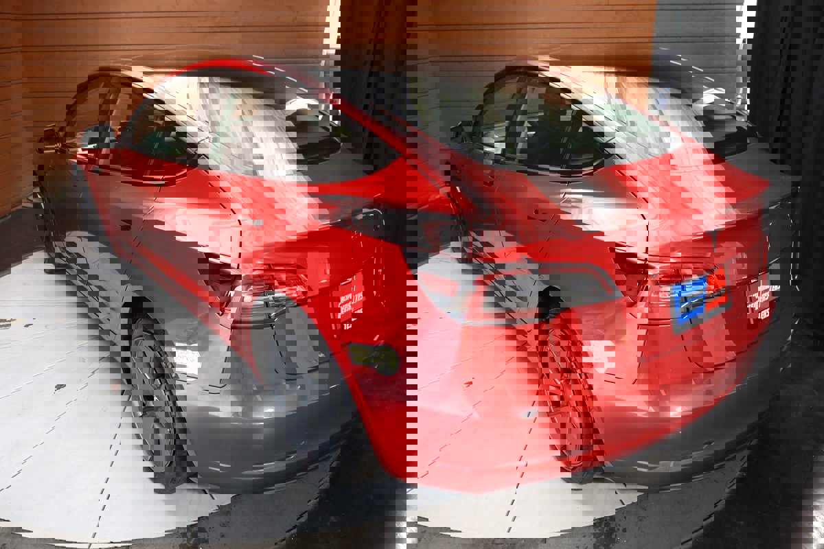 Used 2023 Tesla Model 3 Standard Range image 9