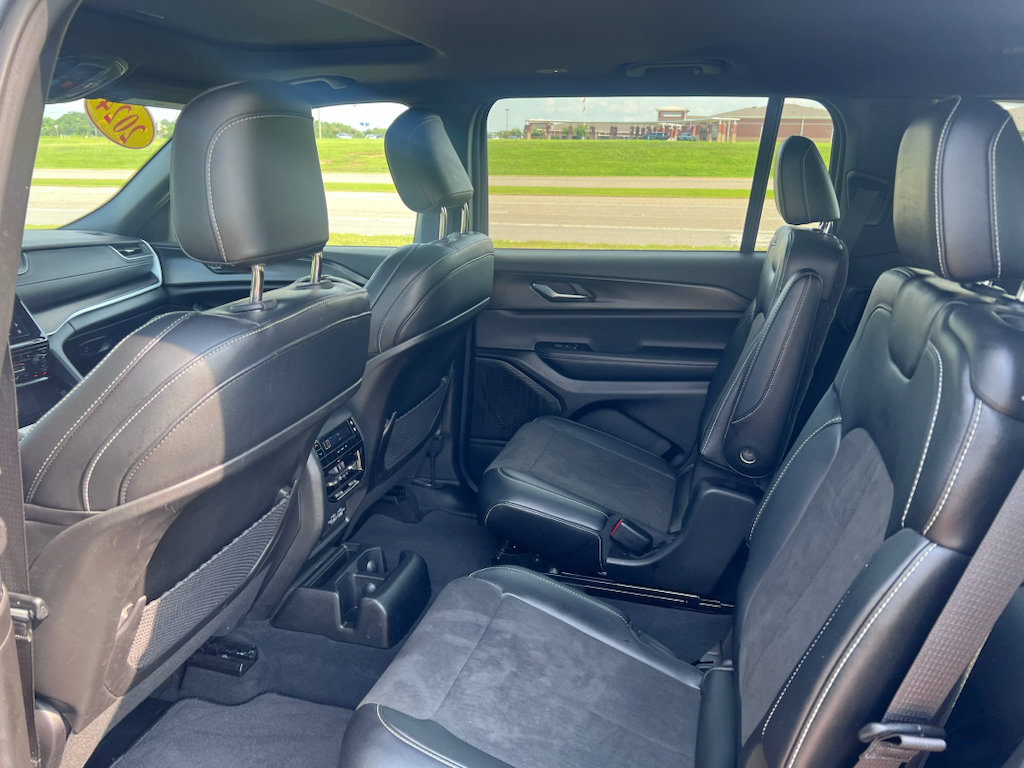 Used 2024 Jeep Grand Cherokee L Altitude RWD image 17