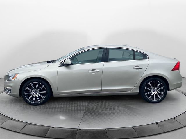Used 2018 Volvo S60 T5 Inscription image 2