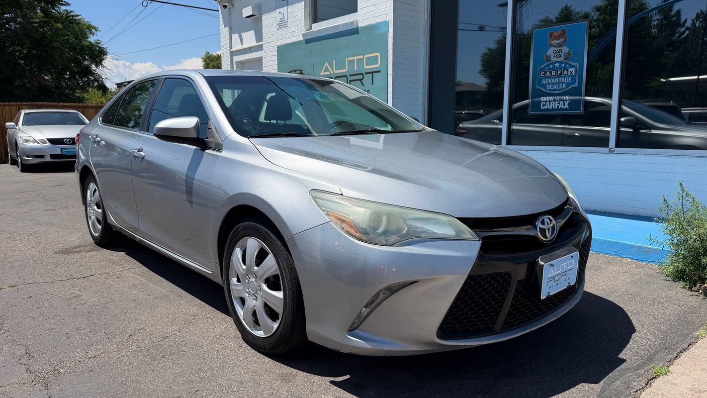 Used 2016 Toyota Camry SE FWD image 1
