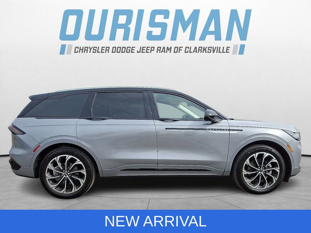 Used 2025 Lincoln Nautilus Reserve image 7