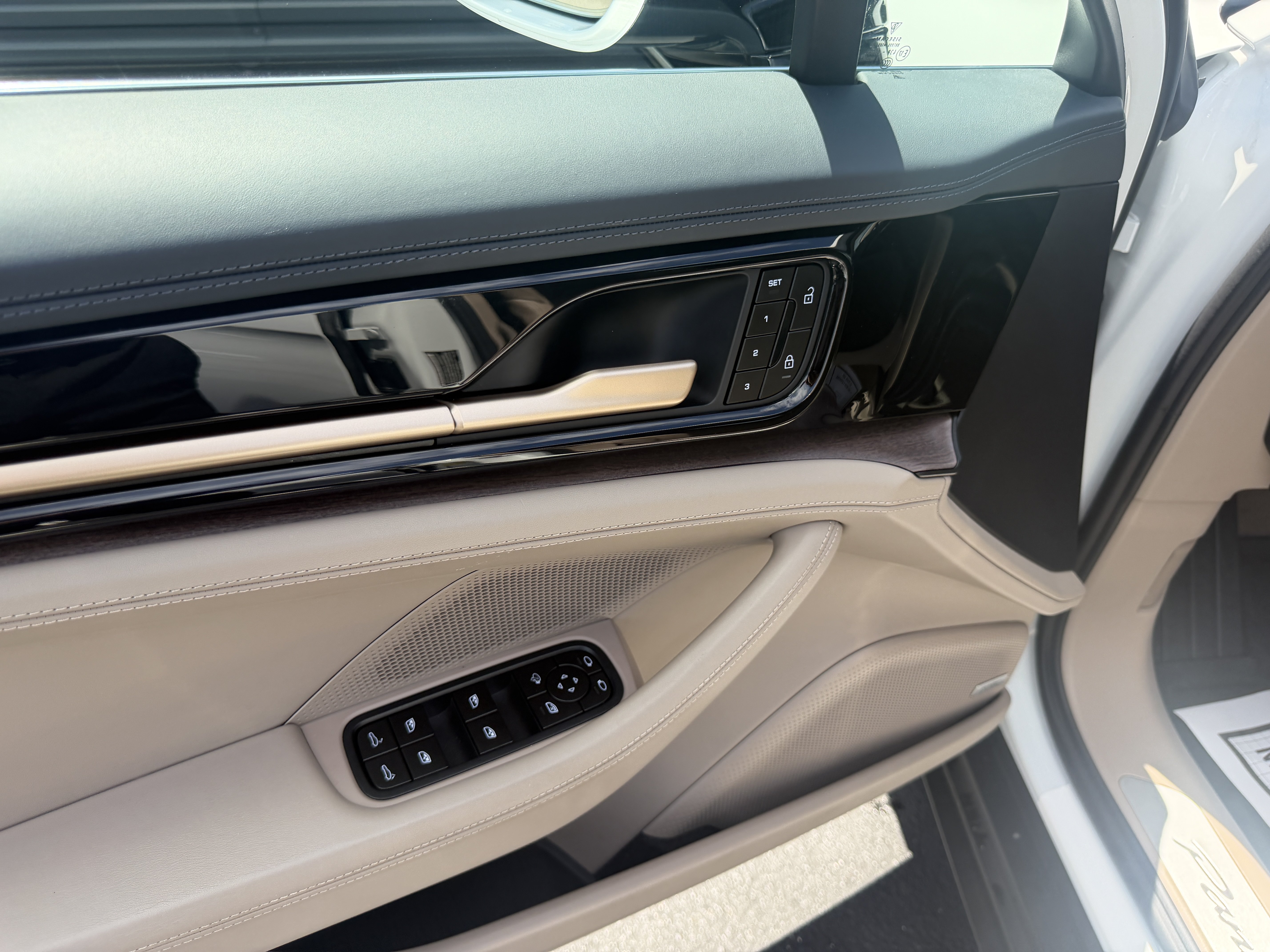 Certified 2024 Porsche Panamera 4 AWD/4WD image 22