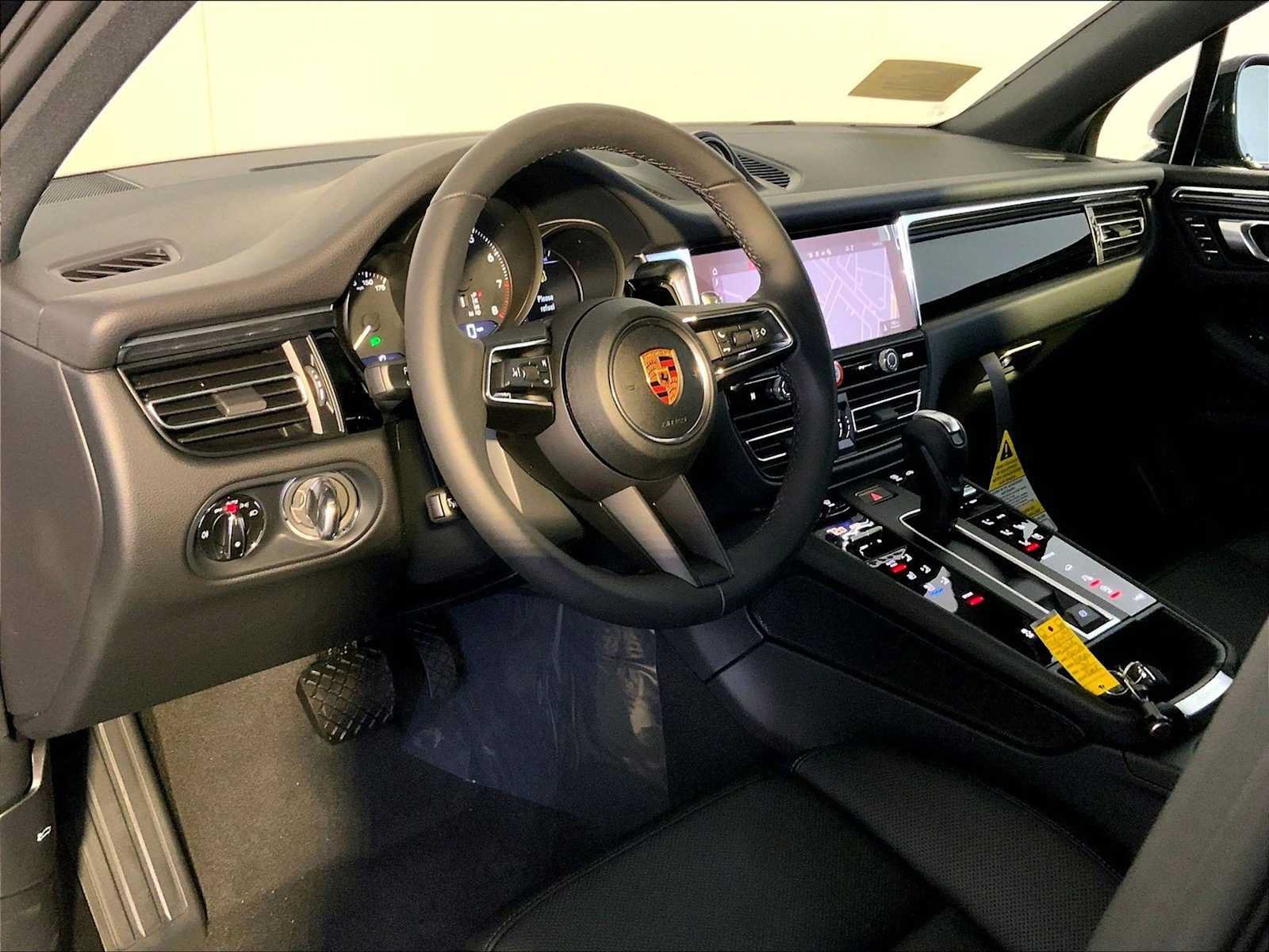 New 2026 Porsche Macan AWD/4WD image 4