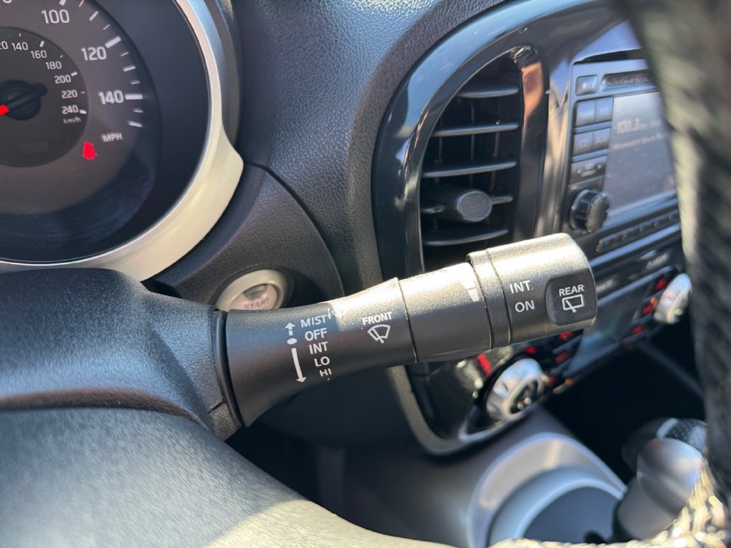 Used 2012 Nissan Juke SL FWD image 33