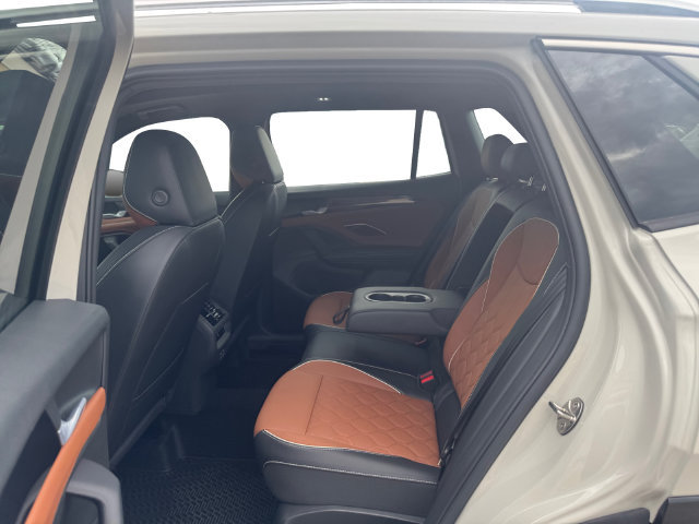 New 2026 Volkswagen Tiguan SEL R-Line AWD/4WD image 10