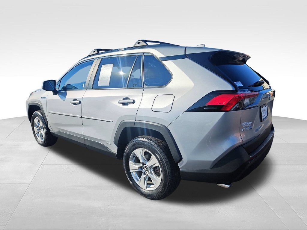 Used 2021 Toyota RAV4 XLE w/ Convenience Package AWD/4WD image 3