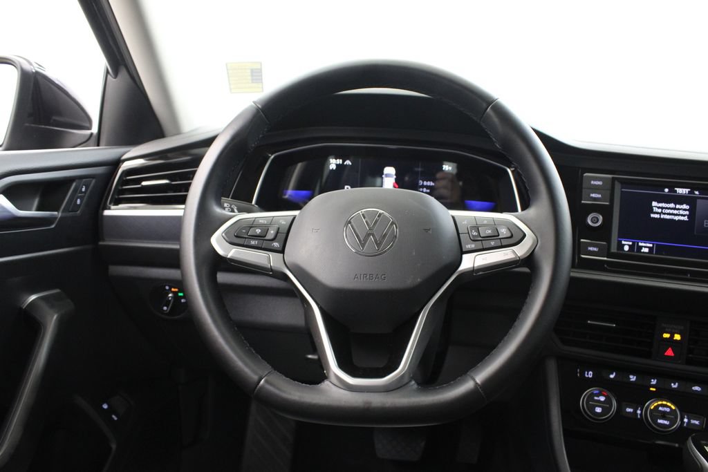 Certified 2023 Volkswagen Jetta SE FWD image 22