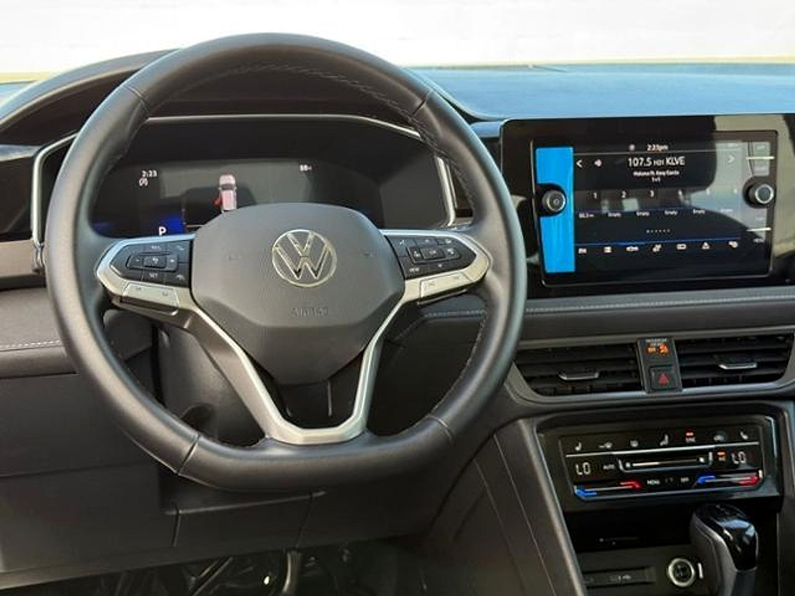 New 2026 Volkswagen Taos SE FWD image 25