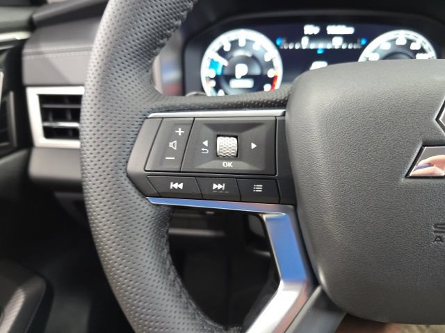 Used 2024 Mitsubishi Outlander SEL AWD/4WD image 27
