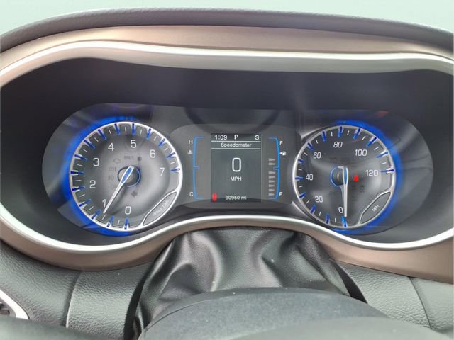 Used 2017 Chrysler Pacifica Touring-L w/ Tire & Wheel Group image 20