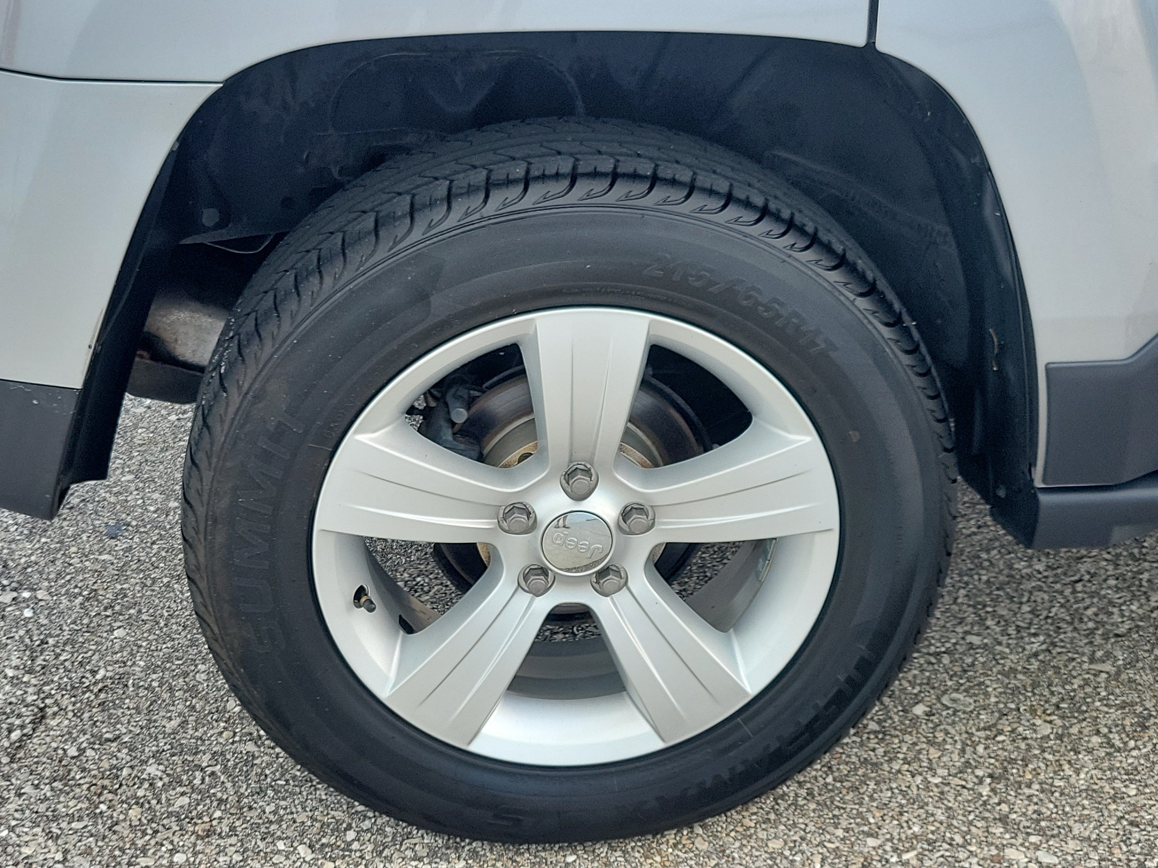 Used 2014 Jeep Patriot Latitude w/ All Weather Capability Group AWD/4WD image 11