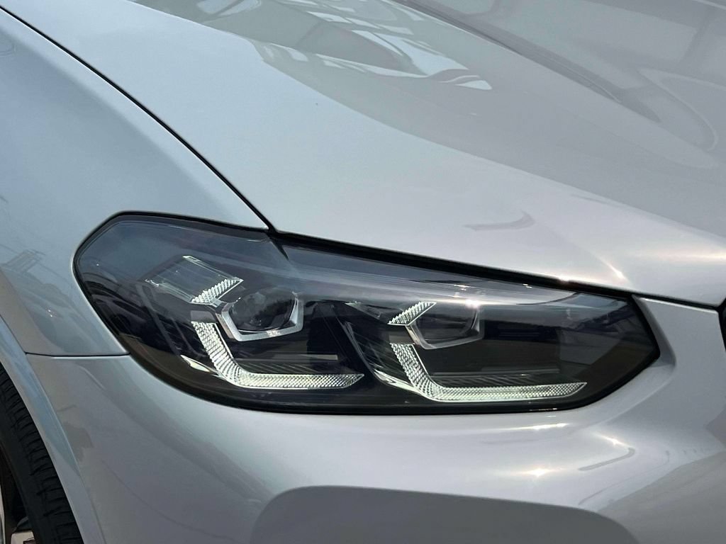 Used 2023 BMW X4 xDrive30i w/ M Sport Package AWD/4WD image 9