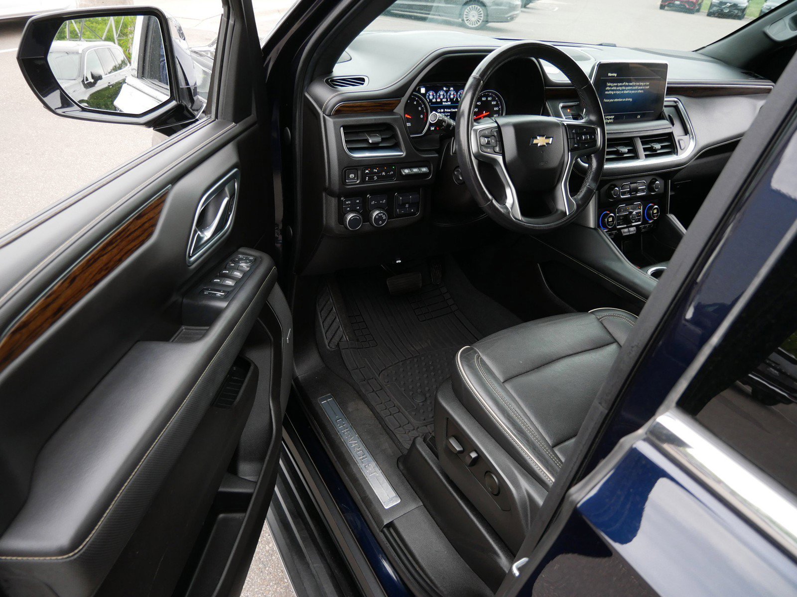 Used 2021 Chevrolet Tahoe Premier w/ Premium Package AWD/4WD image 10