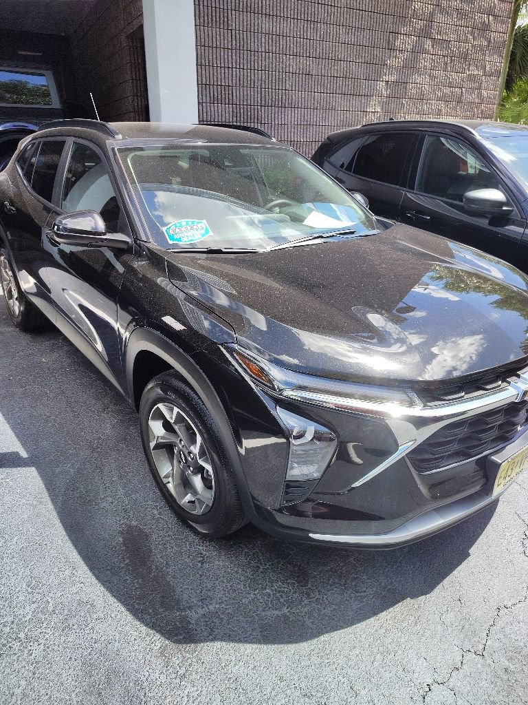 Used 2025 Chevrolet Trax LT w/ LT Convenience Package FWD image 7