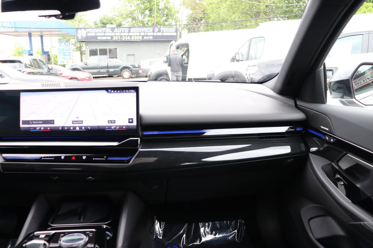 Used 2026 BMW 530i xDrive AWD/4WD image 18
