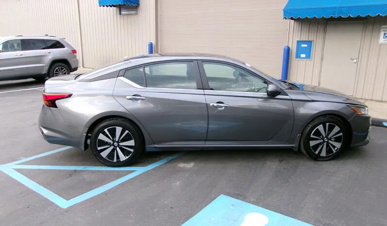 Used 2022 Nissan Altima 2.5 SV w/ SV Premium Package FWD image 6