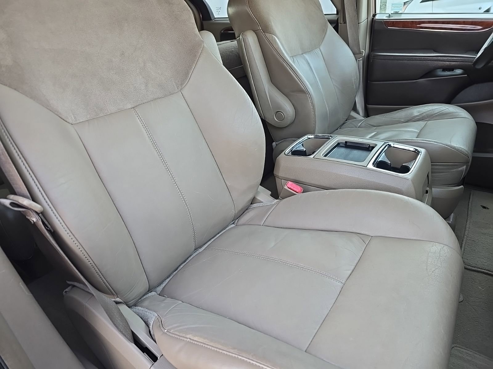 Used 2013 Chrysler Town & Country Limited w/ Luxury Group FWD image 17