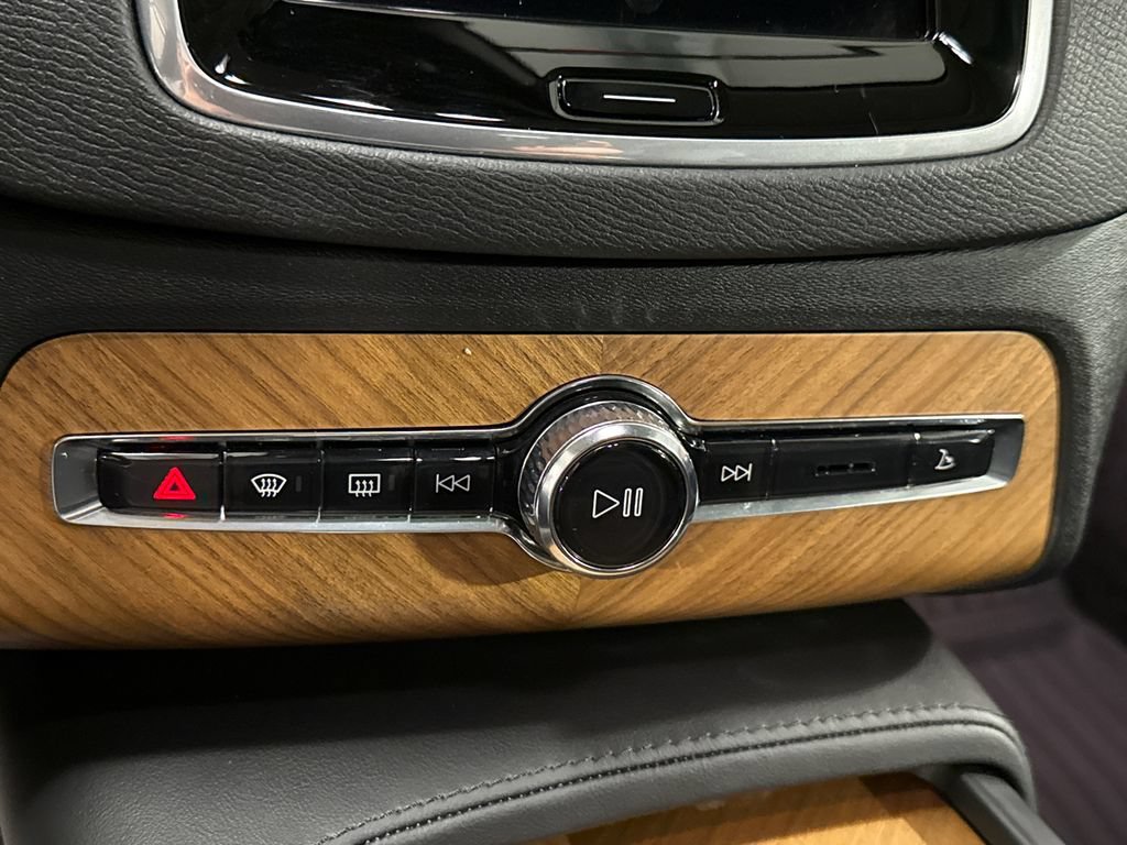 Certified 2024 Volvo XC90 T8 Plus w/ Protection Package Premier AWD/4WD image 17