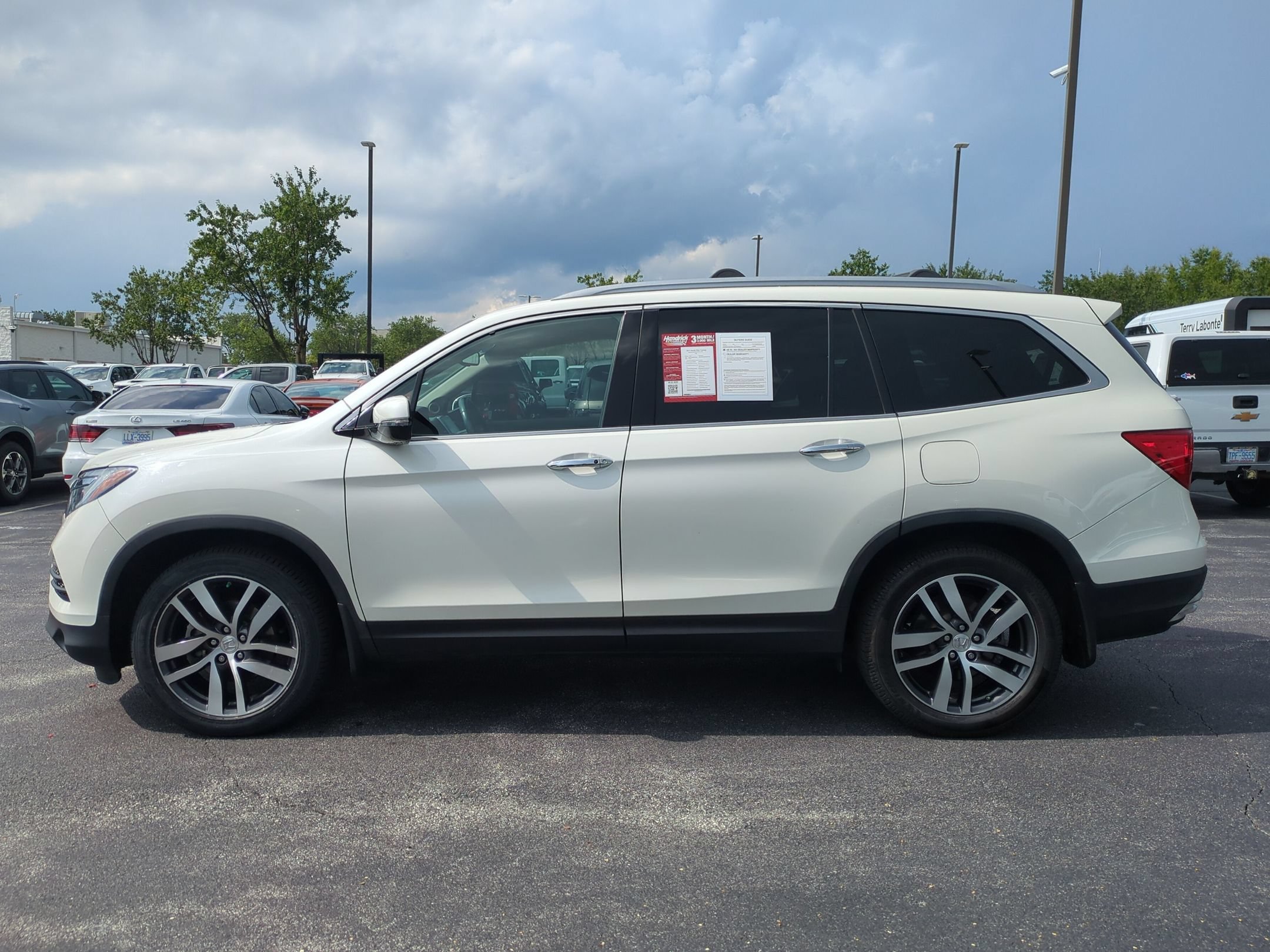 Used 2017 Honda Pilot Touring image 7