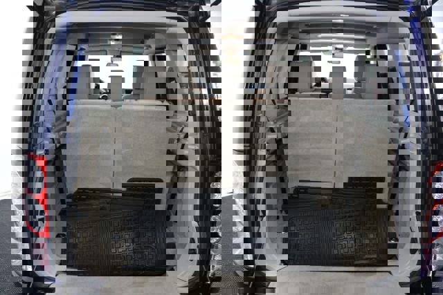 Used 2013 Land Rover LR4 HSE image 24