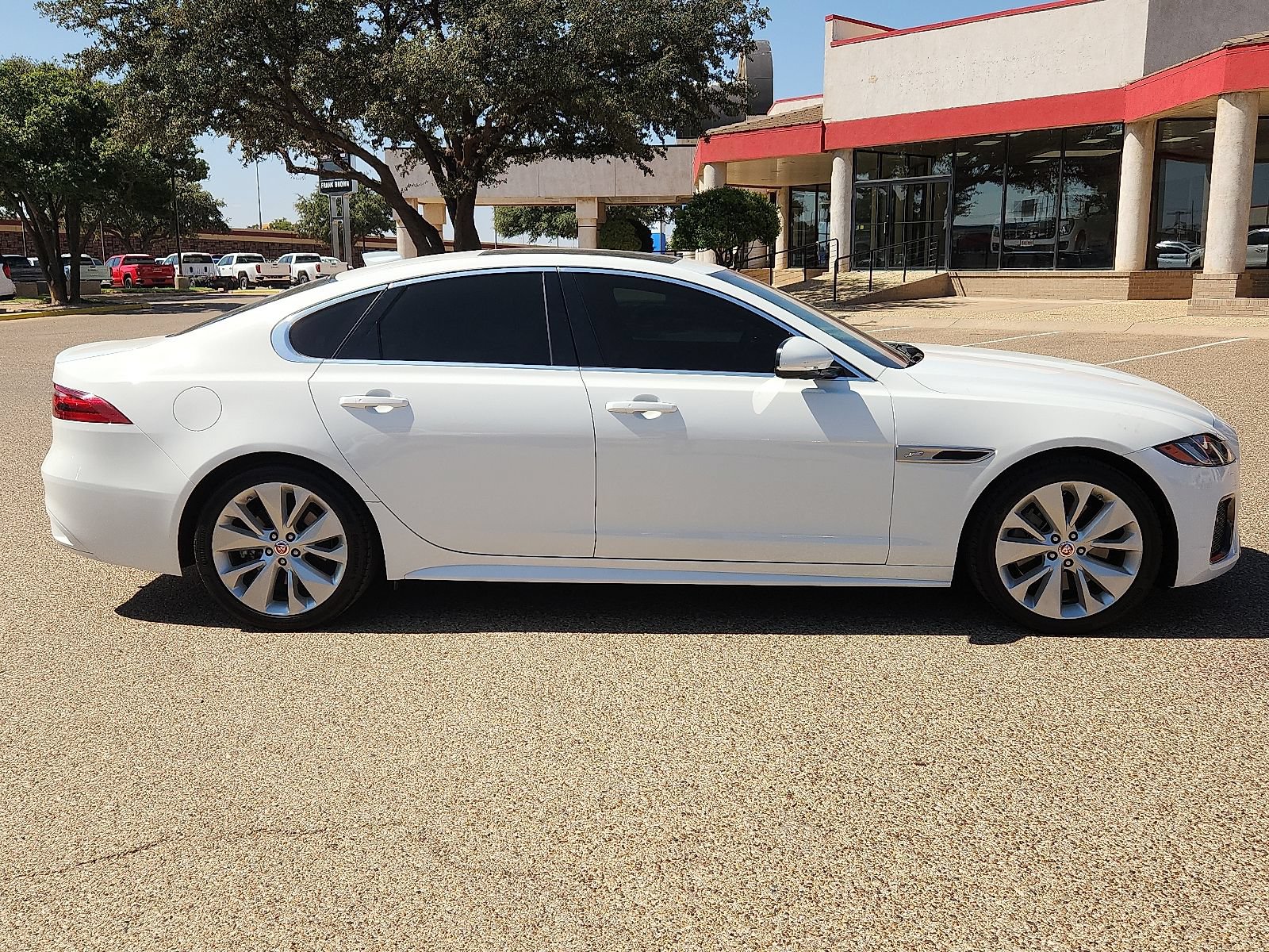 Used 2022 Jaguar XF R-Dynamic SE AWD/4WD image 5