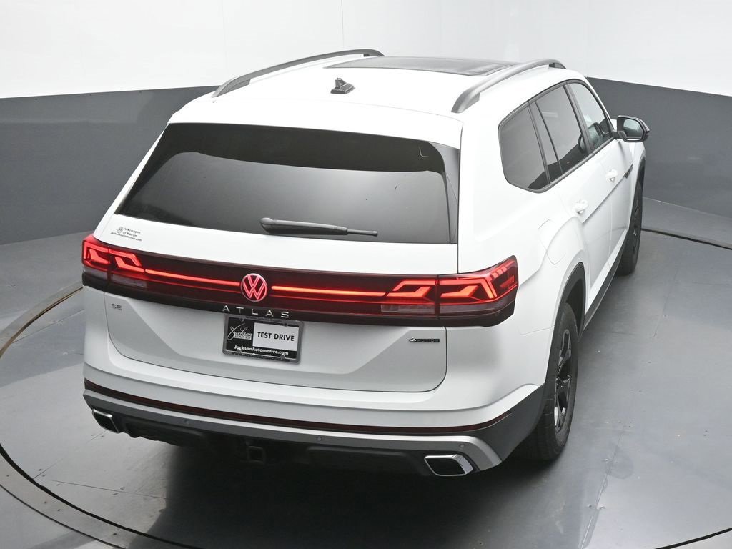 Used 2025 Volkswagen Atlas Peak Edition SE image 48