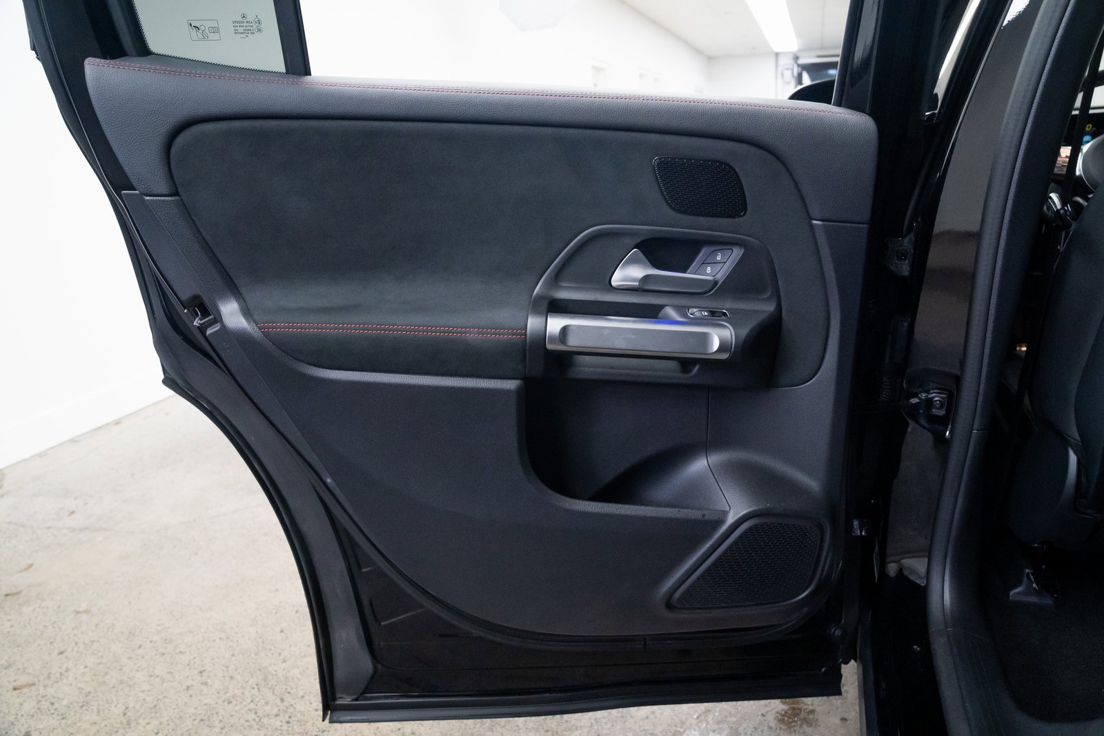 Used 2023 Mercedes-Benz EQB 300 4MATIC image 18