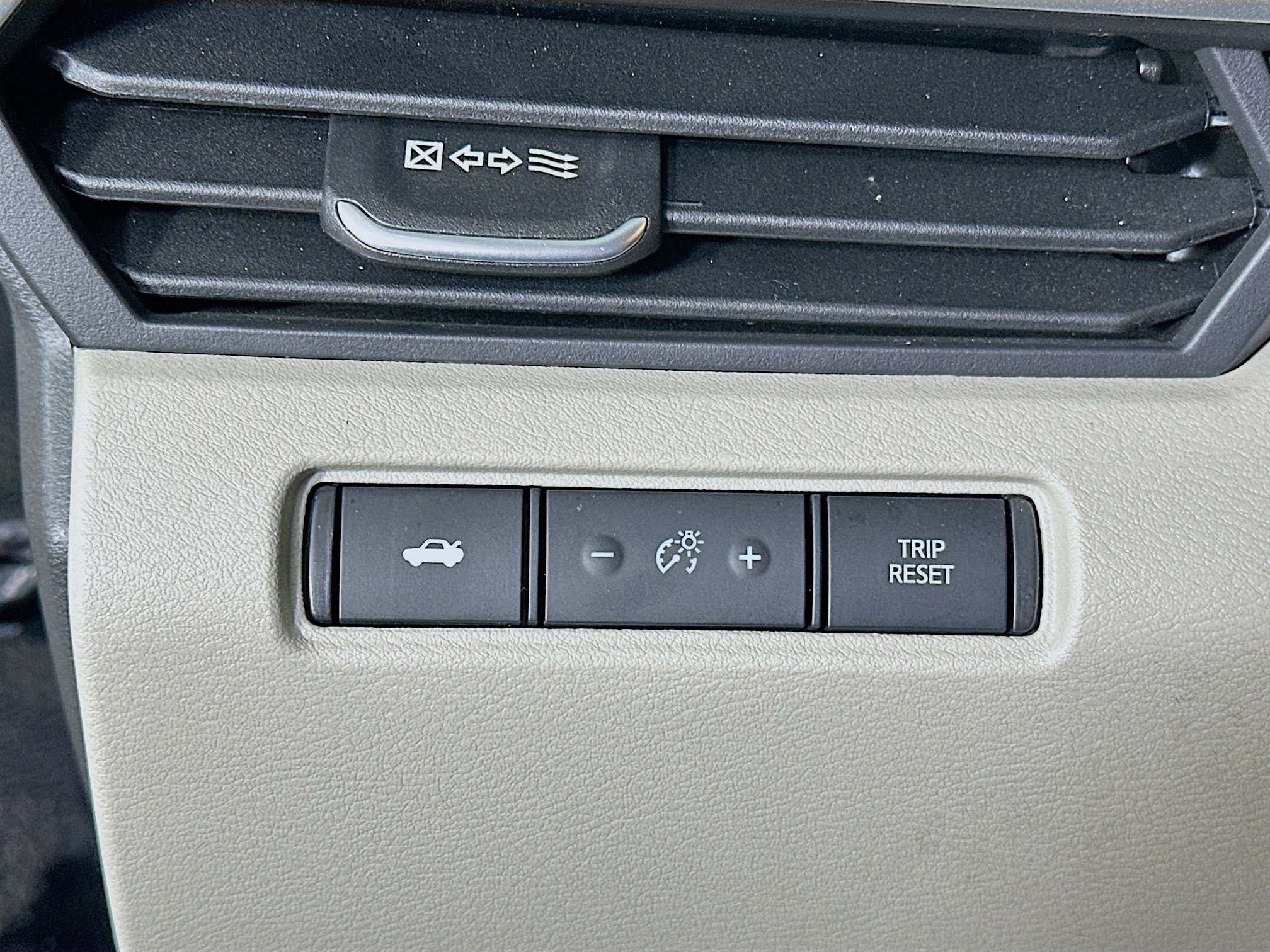 Used 2025 Nissan Altima 2.5 SV image 17