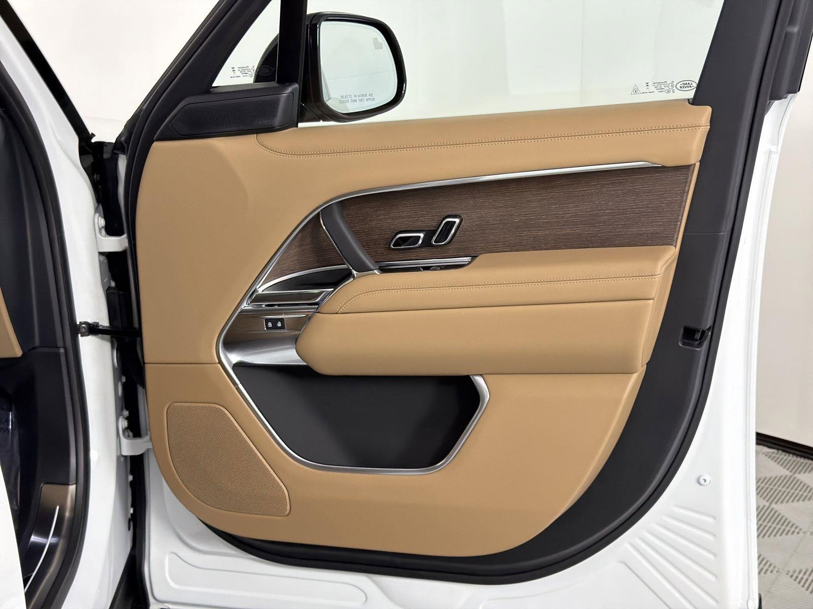 New 2025 Land Rover Range Rover SE image 31