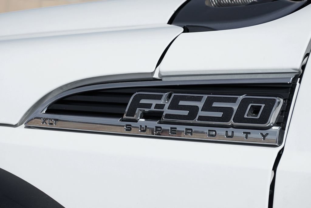 Used 2015 Ford F550 2WD Regular Cab Super Duty image 60