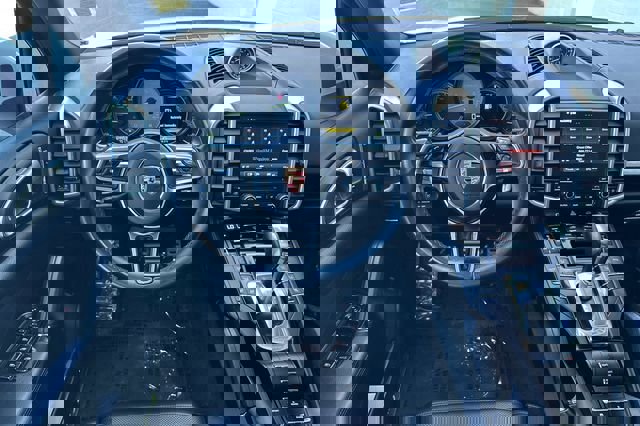 Used 2018 Porsche Cayenne S image 16